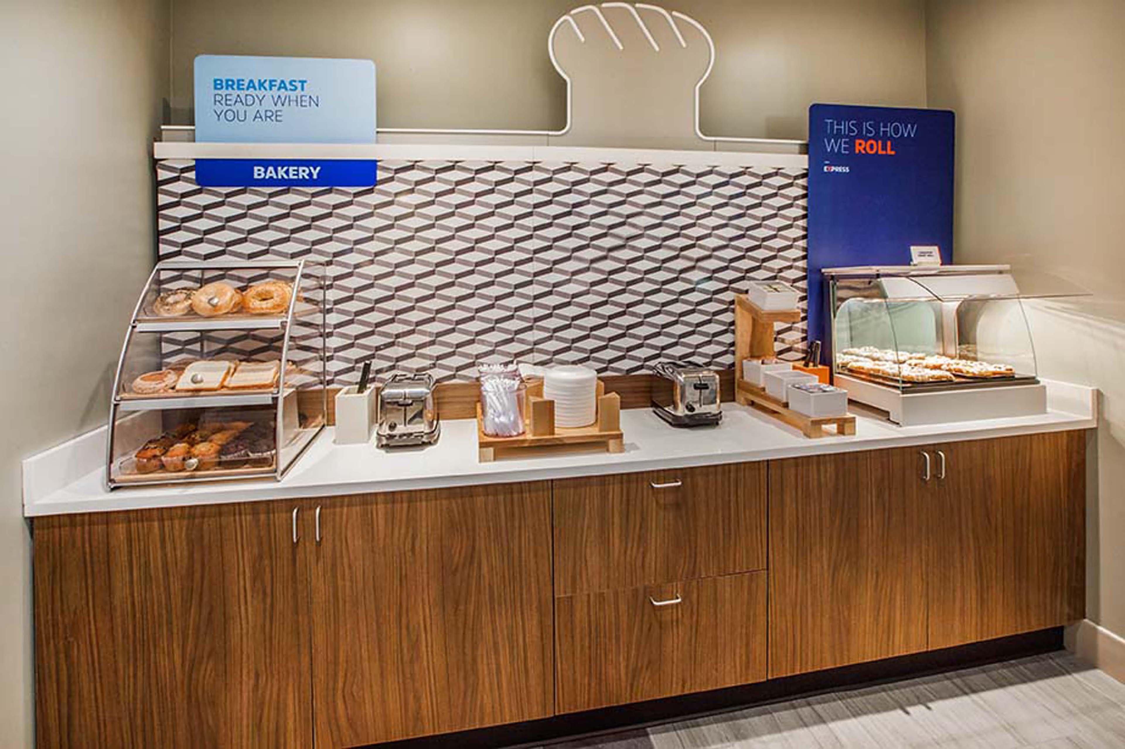 Holiday Inn Express Hotel & Suites Canton By Ihg Экстерьер фото