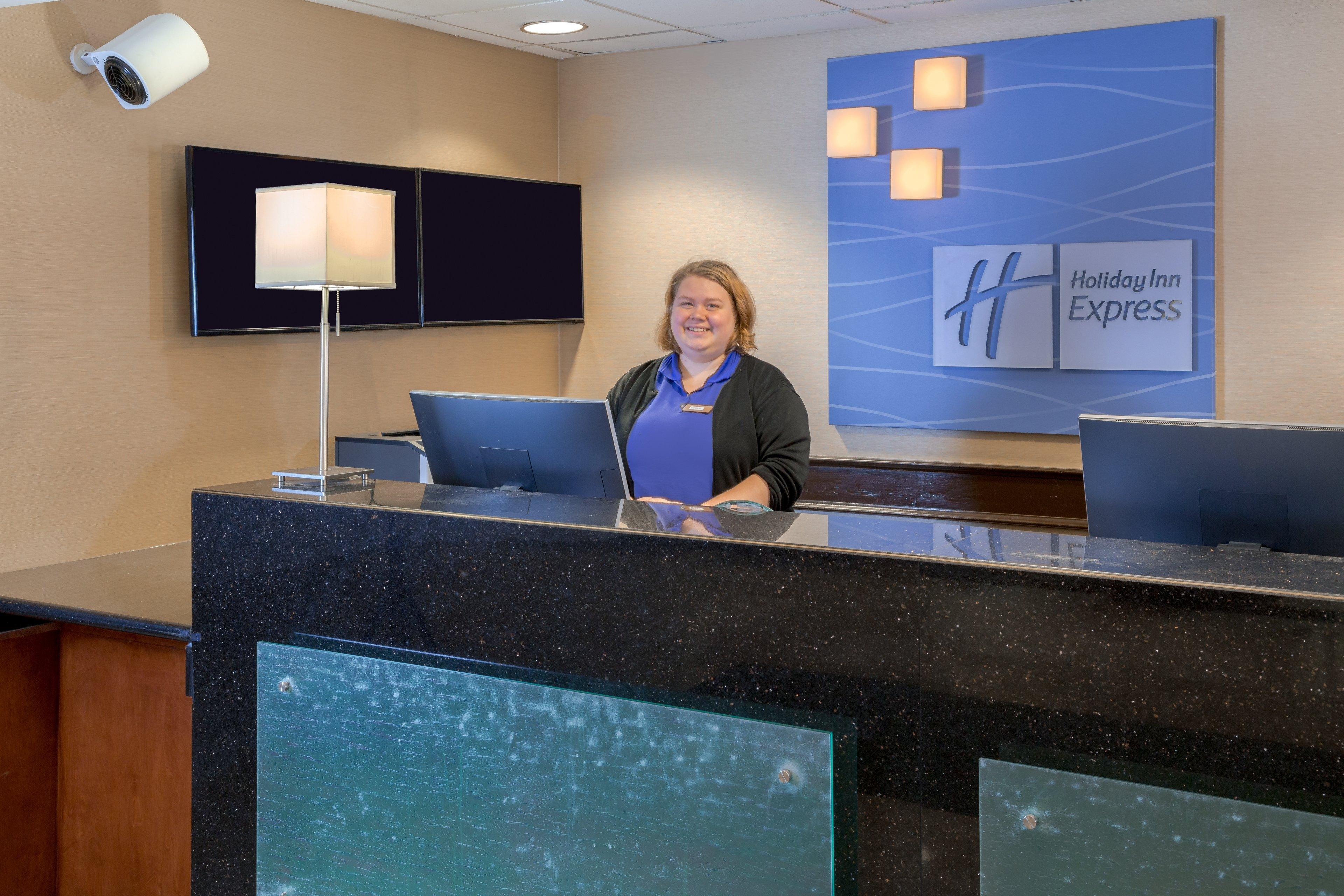 Holiday Inn Express Hotel & Suites Canton By Ihg Экстерьер фото