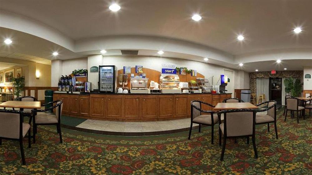 Holiday Inn Express Hotel & Suites Canton By Ihg Экстерьер фото